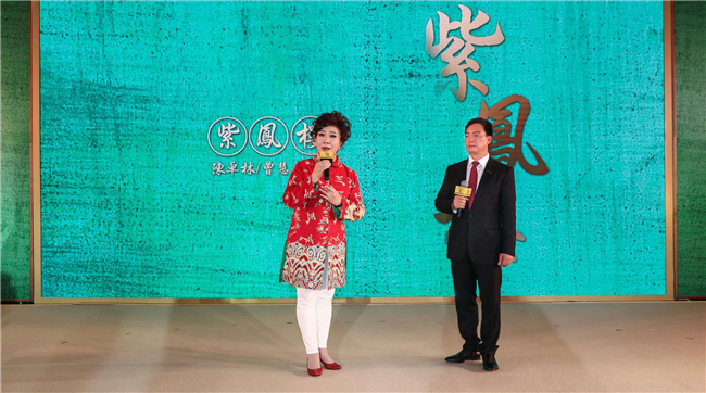 ??中國戲劇梅花獎得主曾慧與陳卓林現(xiàn)場合唱《鸞鳳分飛》 ??中國戲劇梅花獎得主曾慧與陳卓林現(xiàn)場合唱《鸞鳳分飛》
