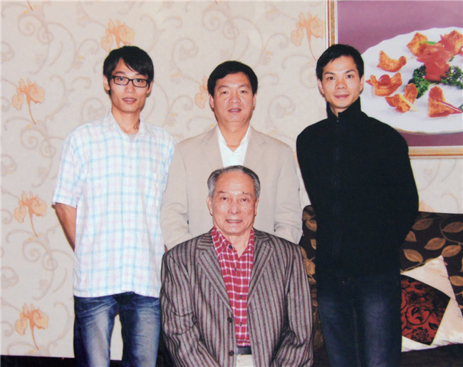 陳卓林與師傅羅家寶、師弟李江林、劉建科合影 陳卓林與師傅羅家寶、師弟李江林、劉建科合影